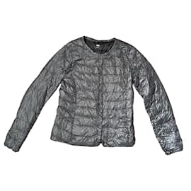 Uniqlo Schwarz mit mini weißen Punkten