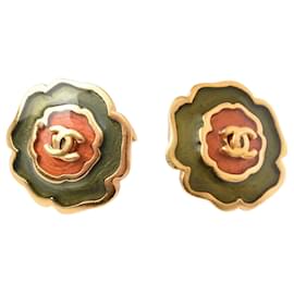 Orecchini a perno con motivo floreale dorato Chanel