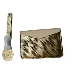 LOUIS VUITTON Porta tarjetas de cuero Epi dorado y etiqueta de equipaje nueva