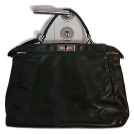 Borsa Fendi Peekaboo 40 in pelle nera