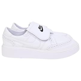 Nike Kwondo 1 G-Dragon Peaceminusone Triple Sneakers en cuir blanc