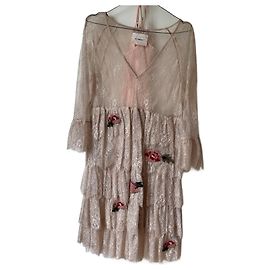 Twin Set Spitzenkleid in Rosa mit Rüschen