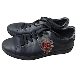 Dolce & Gabbana Sneakers Basse in Pelle Nere con Cuore Rosso