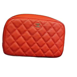 Borsa da viaggio Chanel rossa in pelle caviar