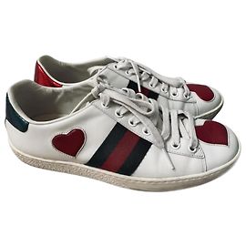 Sneakers Gucci Ace Heart in pelle ricamate