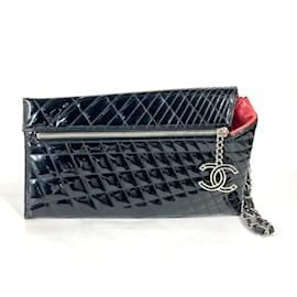 Clutch in pelle verniciata nera Chanel