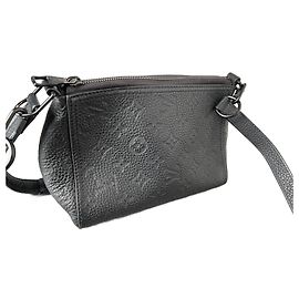 Borsa Triangolo Louis Vuitton Nera in Pelle
