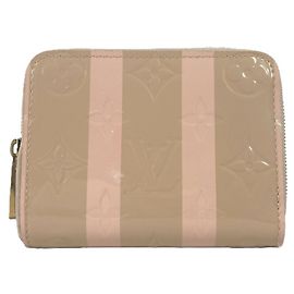 Monedero con cremallera en Vernis Monogram Rayure de Louis Vuitton