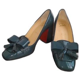 Christian Louboutin Pumps Carmela in Pelle Verniciata Verde Scuro