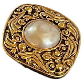 spilla vintage di Chanel