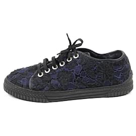 Chanel Bestickte Canvas Sneakers Marineblau Schwarz