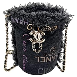 Mini secchiello in denim trapuntato Chanel Mood con catena nera