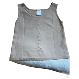 Top Chanel con monogramma logo CC beige