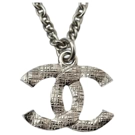 Collana in argento Chanel con pendente