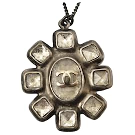 Collana in metallo gunmetal Chanel con pendente Coco Mark CC