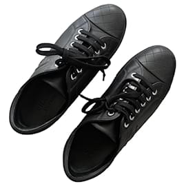 Chanel Sneaker aus schwarzem Kalbsleder mit CC Logo