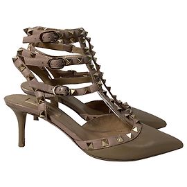 Zapatos Caged Rockstud Valentino Garavani en cuero marrón
