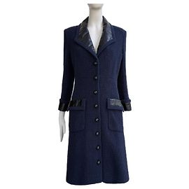 Chanel Abrigo de tweed azul marino con acentos de cuero 38 FR