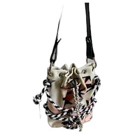 Borsa a secchiello Chanel in pelle rosa