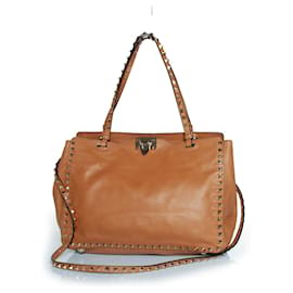 Valentino Garavani, Rockstud-Tasche in Camel