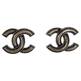 Orecchini Chanel CC oro invecchiato e ottone nero