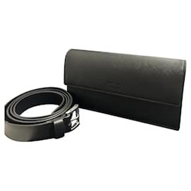 Pochette cintura Prada in pelle Saffiano nera
