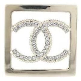 Broche Chanel metal dorado champán y strass cuadrada