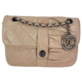 Borsa a spalla Chanel in pelle di agnello trapuntata Pile Ou Face beige chiaro