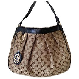 Bolsa Gucci Monogram Sukey Bege em lona GG