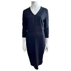 Escada Schwarzes Bleistiftkleid mit detaillierter Stickerei