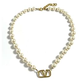 Collana di perle con logo V di Valentino per donne