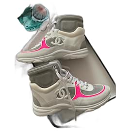Sneaker alte Chanel in pelle grigie e rosa