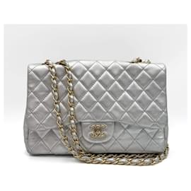 Borsa a flap Jumbo in pelle di agnello matelassé a doppio flap classico in argento metallico - Chanel