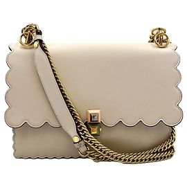 Fendi Bolsa de mão em couro de bezerro bege