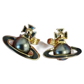Vivienne Westwood: Bassorilievo