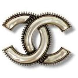 Spilla Chanel Doppia C Effetto Madreperla Ecru