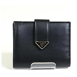 Prada City Calf Tab Geldbörse im Bi-Fold-Format