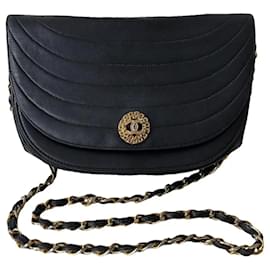 Chanel Demi Lune schwarze Tasche
