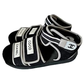 Sandali Chanel Neri in Gomma Taglia 40