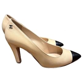 Chanel Absatz in Beige aus Leder