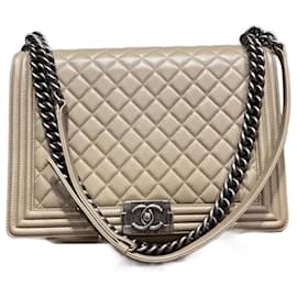 Borsa Chanel Boy in pelle verde oliva