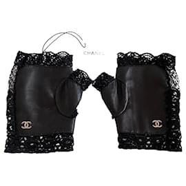 Guanti Chanel in pelle neri