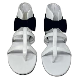 Sandali piatti Chanel in pelle nero e bianco taglia 36