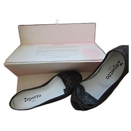Repetto Ballerine 'Cenerentola' in suede ebano, numero 35.