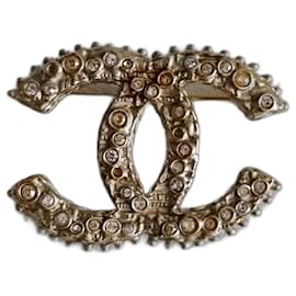 Spilla Chanel modello CC