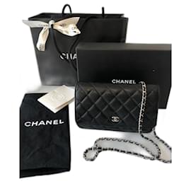 Cartera Chanel Clásica en Cadena de Cuero de Cordero Negro – Metal Plateado