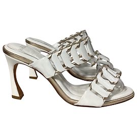 Mules tagliate Claire in pelle bianca di Alexandre Birman