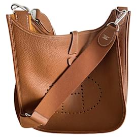 Hermès Evelyne III Umhängetasche aus Taurillon Clemence Gold Leder