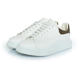 Alexander McQueen, Sneakers Oversized Larry - Alexander Mcqueen