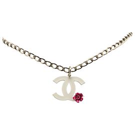 Colar pendente Camélia CC em prata e resina Chanel